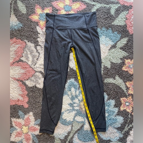 ATHLETA gray 3/4 leggings size M - Picture 5 of 8